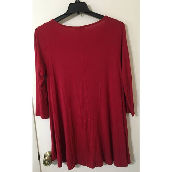 Larry’s Large Red 3/4 Sleeve Scoop Neck Long Knit Swing Top - Picture 2 of 2